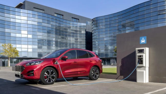 romadridcar Ford Kuga PHEV rojo romadridcar Ford Kuga PHEV rojo cargando