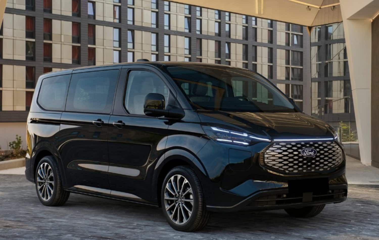 Ford Tourneo Custom negra