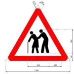 señal tráfico mujer anciana